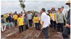Menteri PUPR Tinjau Pembangunan Jaringan Irigasi dan Sambangi Petani Blimbing Wonosari